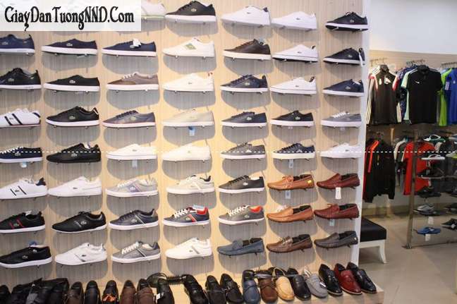Giấy dán tường cho shop giày dép